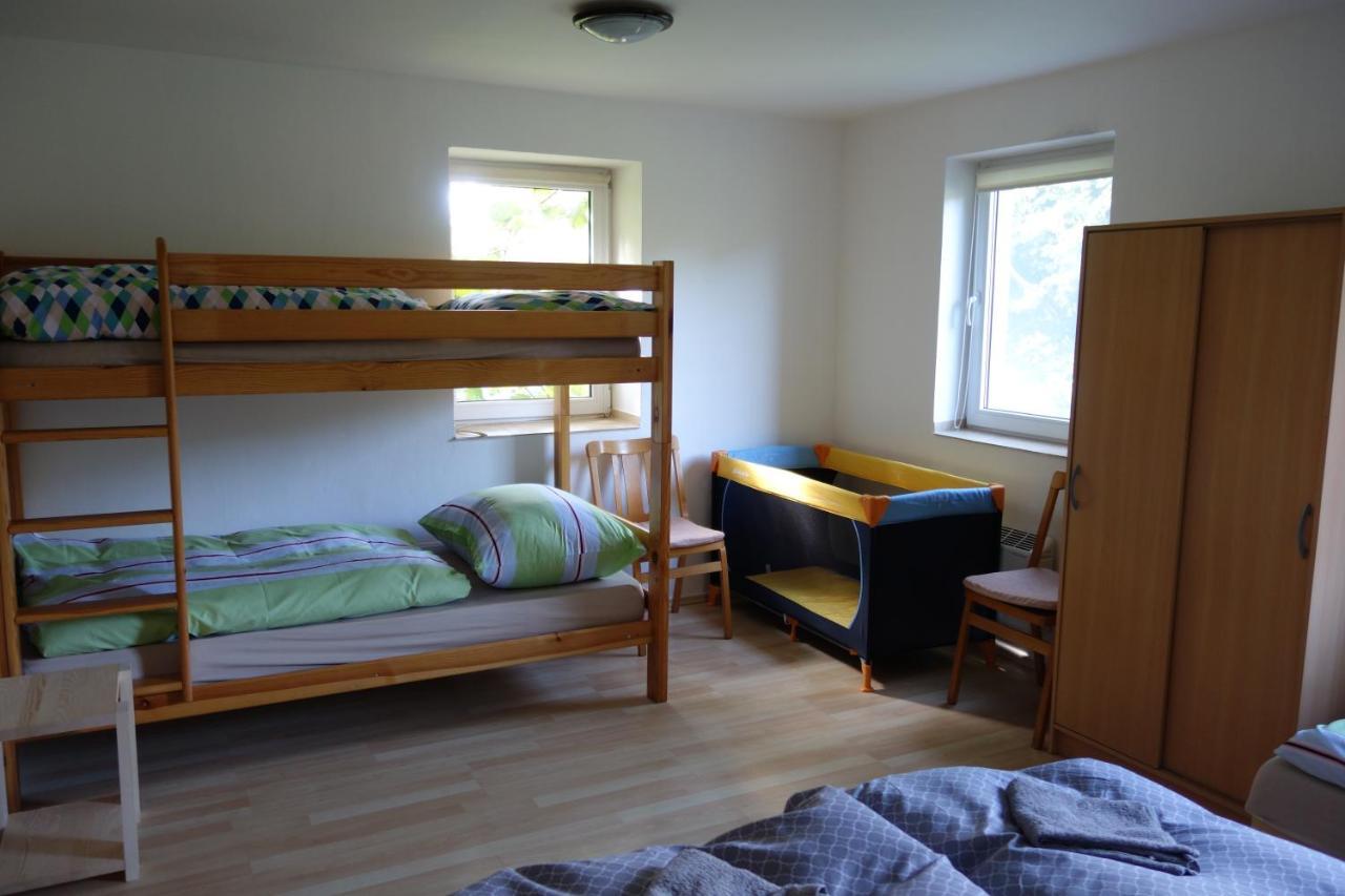Apartmán Hulín, Chrášťany - bílý Esterno foto