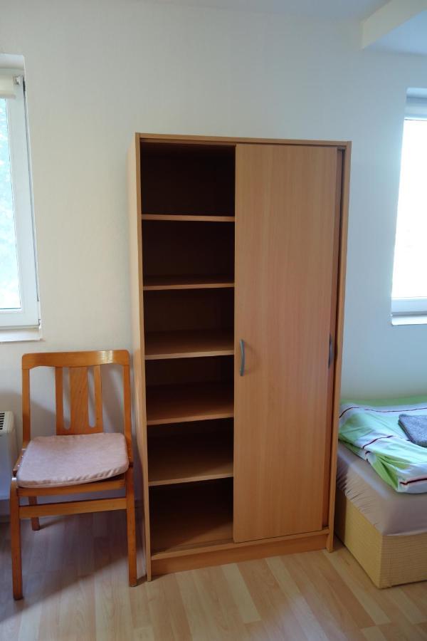 Apartmán Hulín, Chrášťany - bílý Esterno foto